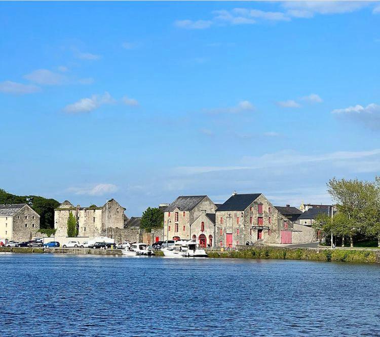 Riverfront Apartments At The Blue Goat Ramelton エクステリア 写真